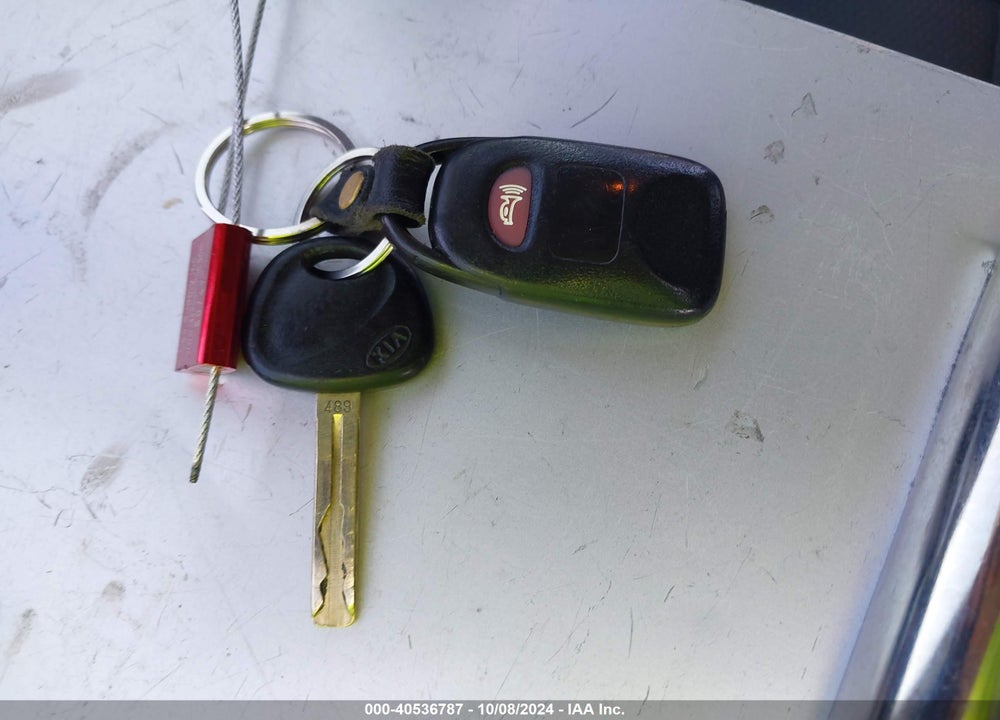 2013 KIA SORENTO LX VIN: 5XYKT4A61DG312497