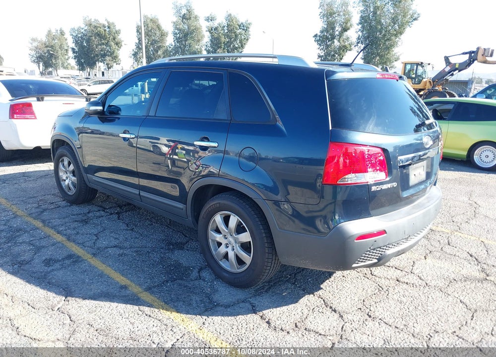 2013 KIA SORENTO LX VIN: 5XYKT4A61DG312497