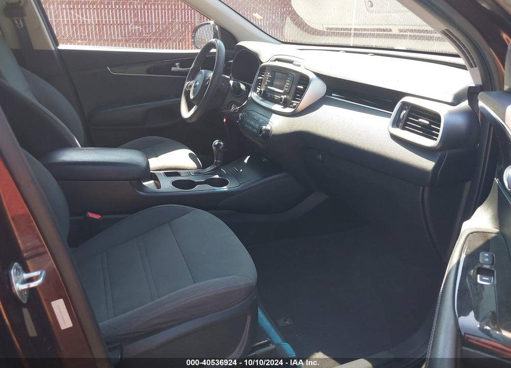 2016 KIA SORENTO 3.3L LX VIN: 5XYPGDA57GG046313