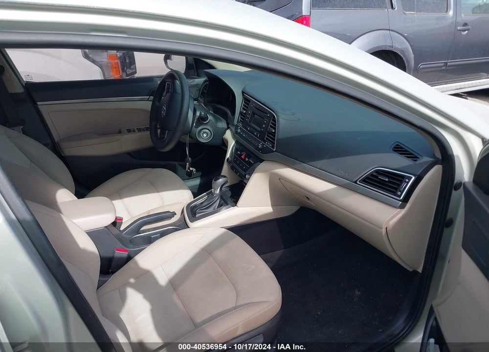 2017 HYUNDAI ELANTRA SE VIN: KMHD74LF5HU421457