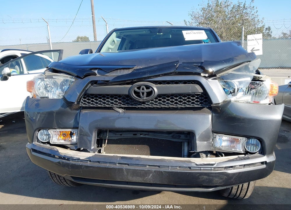 2011 TOYOTA 4RUNNER SR5 V6 VIN: JTEZU5JR2B5027420