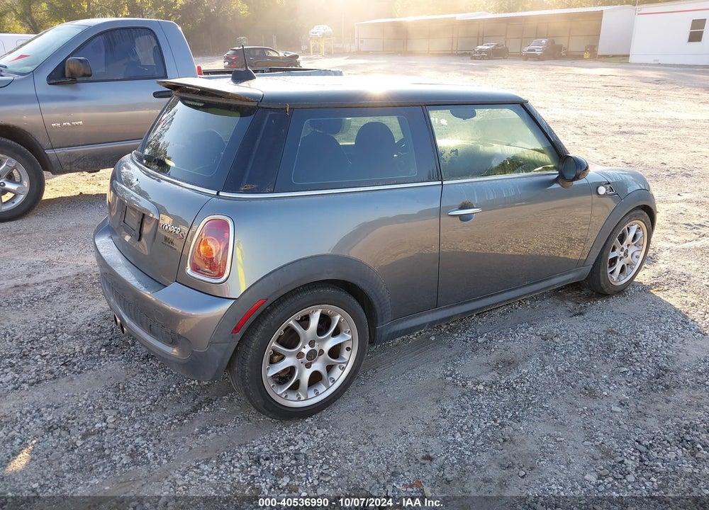 2009 MINI COOPER S VIN: WMWMF73559TW84780