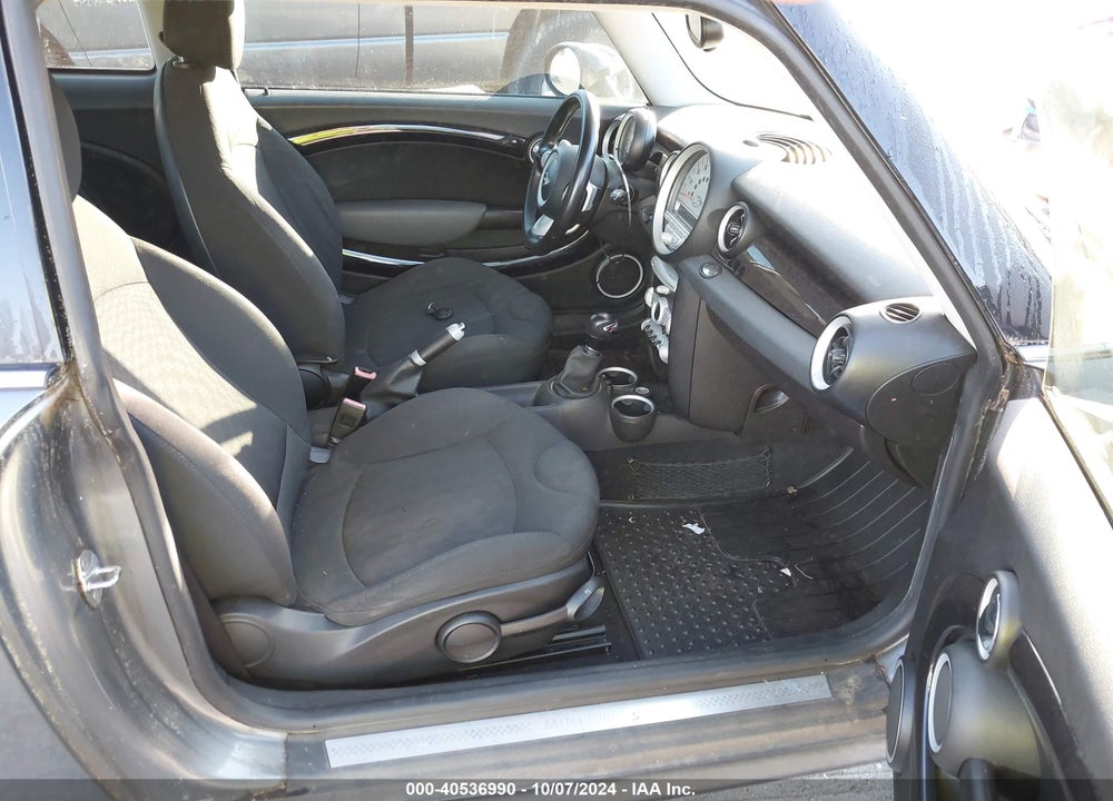 2009 MINI COOPER S VIN: WMWMF73559TW84780