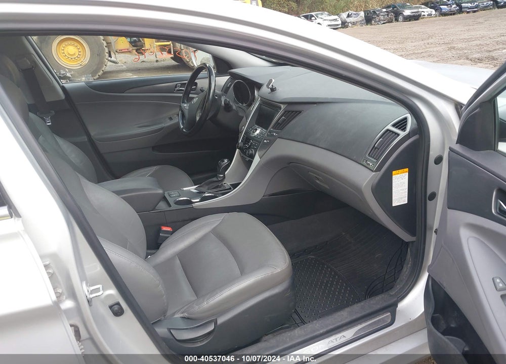 2015 HYUNDAI SONATA HYBRID VIN: KMHEC4A42FA126218