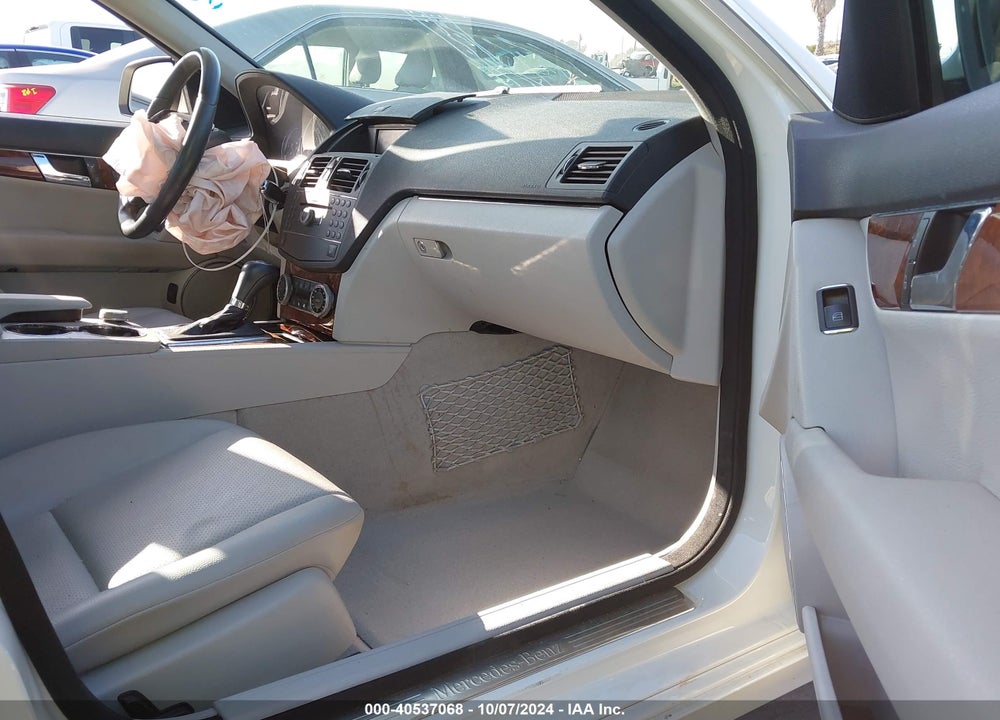 2009 MERCEDES-BENZ C 300 LUXURY/SPORT VIN: WDDGF54X49F221893