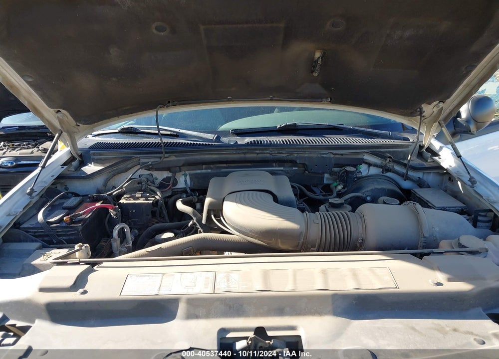 2000 FORD EXPEDITION XLT VIN: 1FMRU1667YLC33702