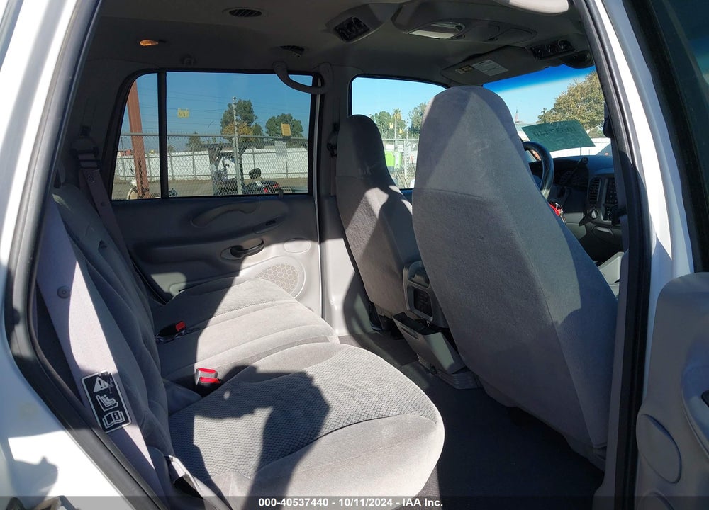 2000 FORD EXPEDITION XLT VIN: 1FMRU1667YLC33702