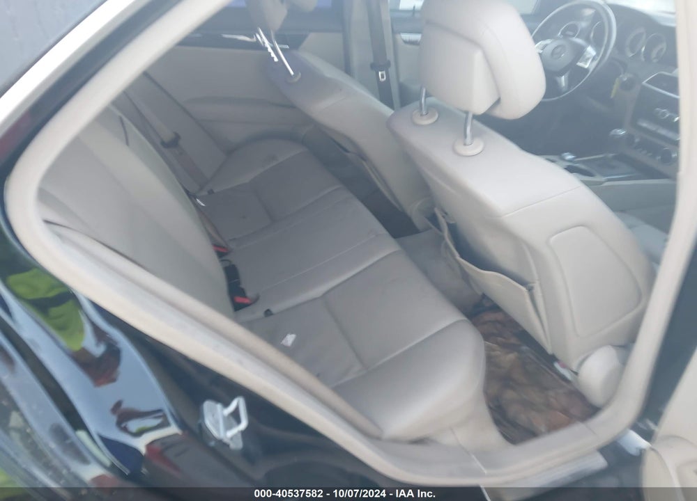 2012 MERCEDES-BENZ C 250 LUXURY/SPORT VIN: WDDGF4HB3CR202539