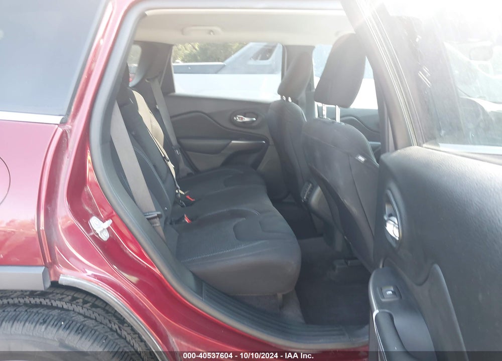 2019 JEEP CHEROKEE LATITUDE FWD VIN: 1C4PJLCBXKD263604