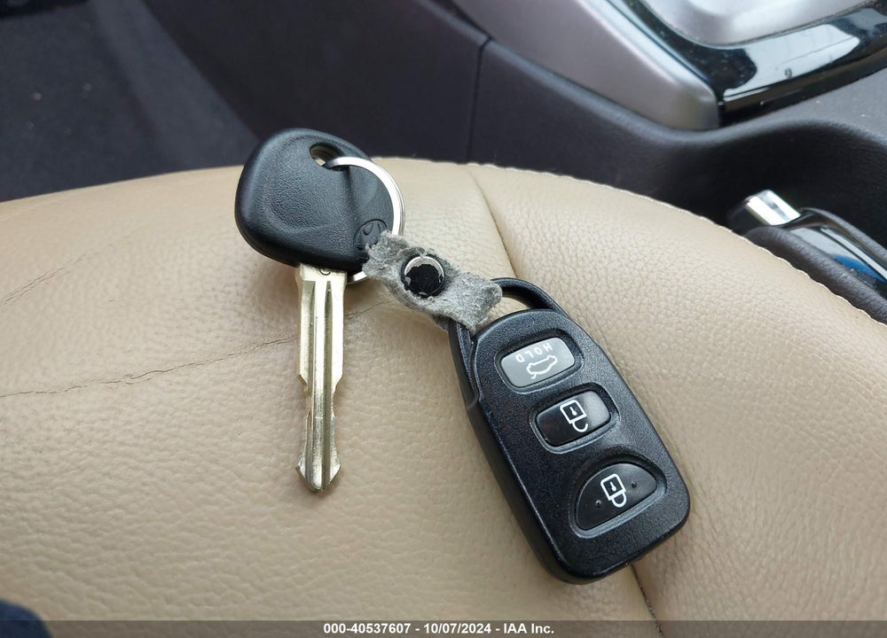 2013 HYUNDAI ELANTRA GLS VIN: 5NPDH4AE1DH195661