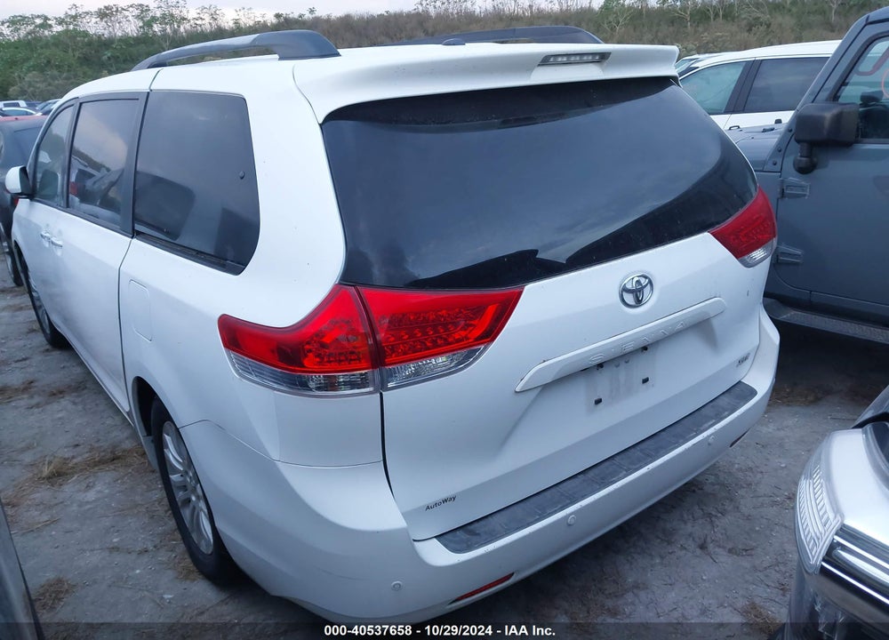 2011 TOYOTA SIENNA XLE V6 VIN: 5TDYK3DCXBS149065
