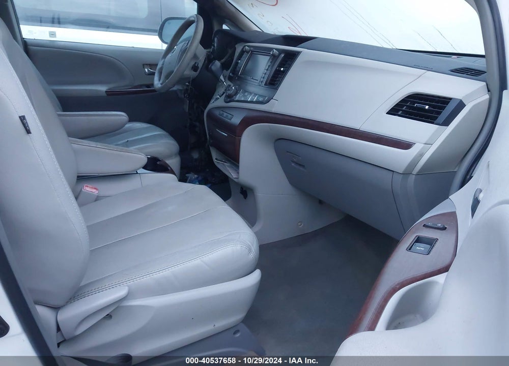 2011 TOYOTA SIENNA XLE V6 VIN: 5TDYK3DCXBS149065