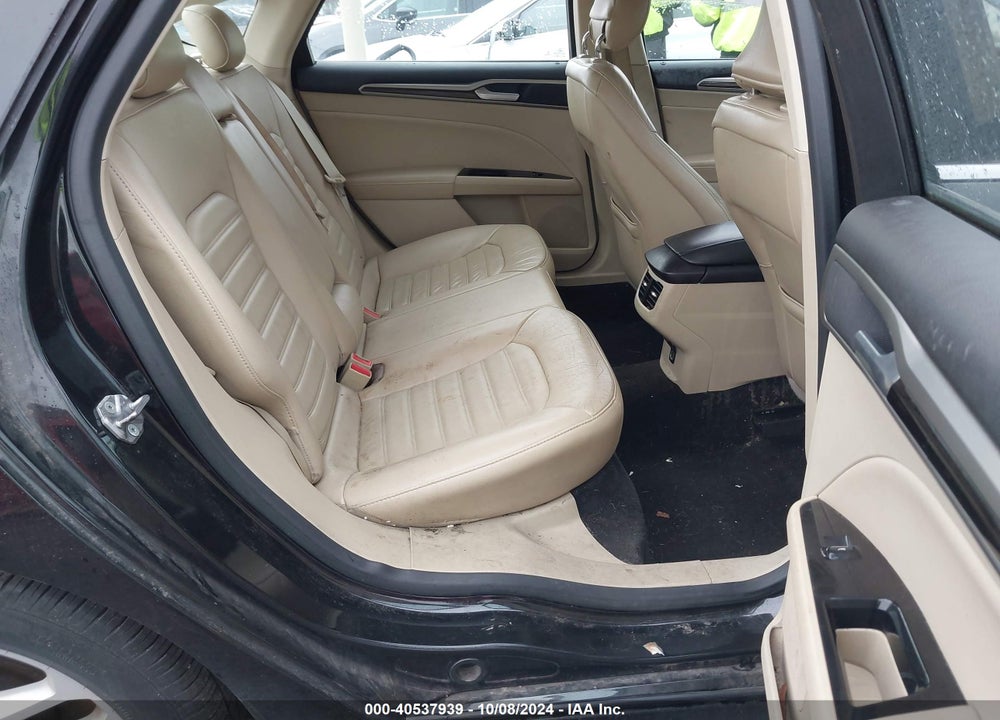 2015 FORD FUSION SE VIN: 1FA6P0HD5F5117247