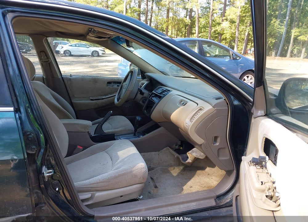 2001 HONDA ACCORD 2.3 LX VIN: 1HGCG564X1A117632