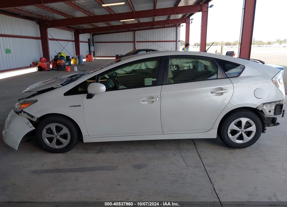 2015 TOYOTA PRIUS TWO VIN: JTDKN3DUXF0463300