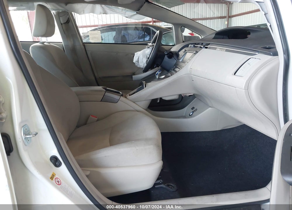 2015 TOYOTA PRIUS TWO VIN: JTDKN3DUXF0463300