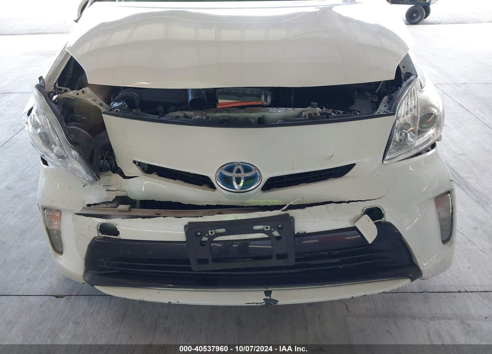 2015 TOYOTA PRIUS TWO VIN: JTDKN3DUXF0463300