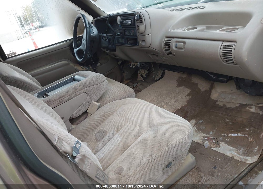 1996 CHEVROLET SUBURBAN K1500 VIN: 3GNGK16F7TG138703