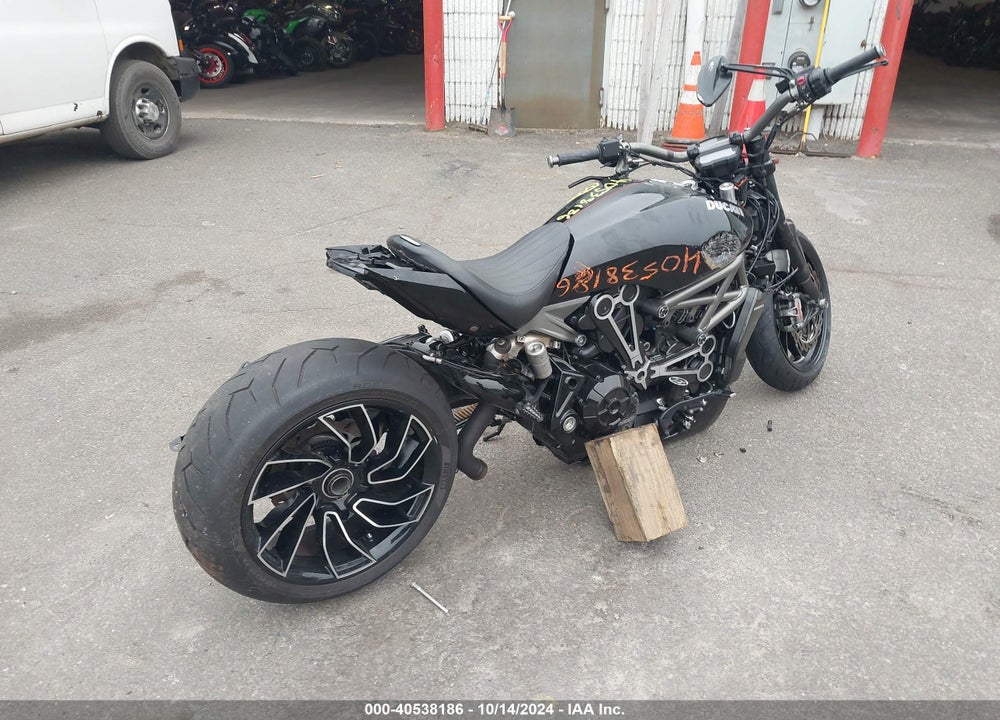 2016 DUCATI XDIAVEL VIN: ZDM13BKWXGB000325