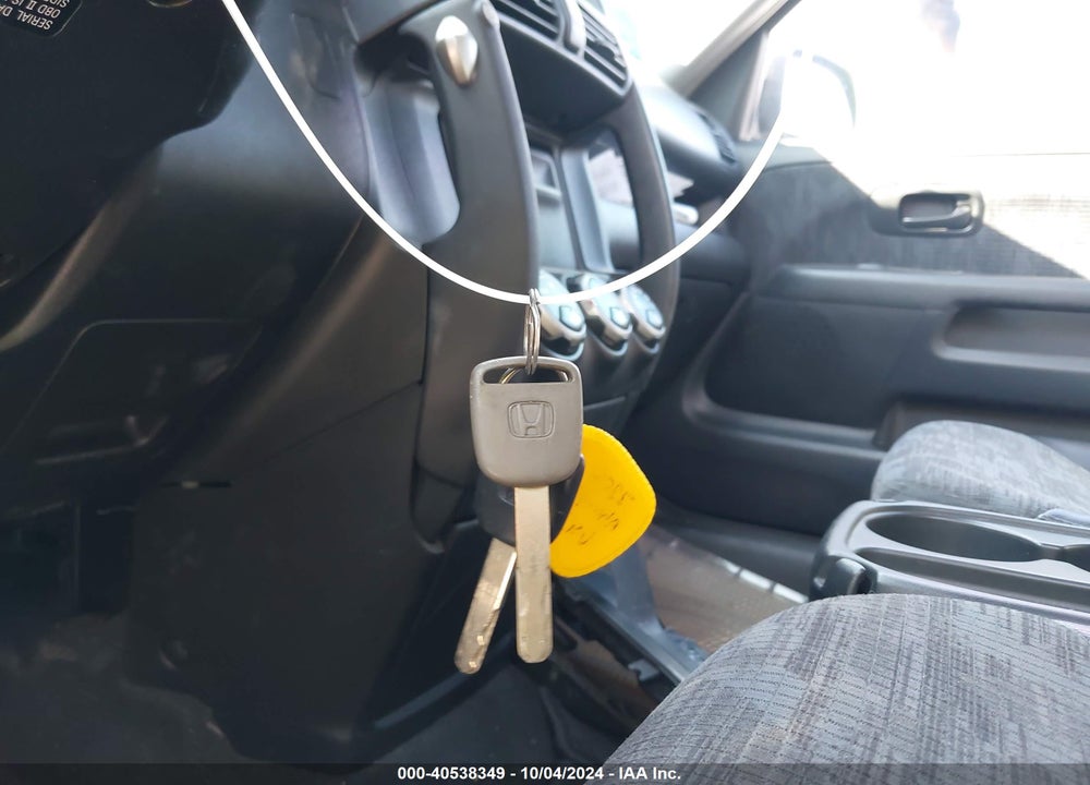 2002 HONDA CR-V LX VIN: JHLRD68442C018852