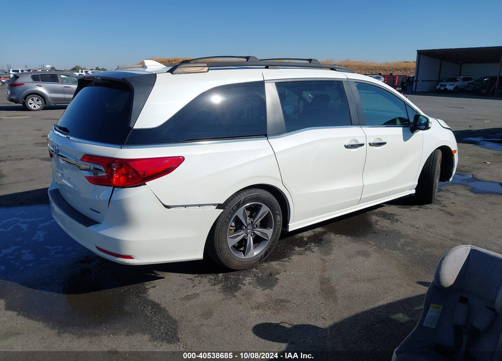 2018 HONDA ODYSSEY TOURING VIN: 5FNRL6H85JB011669