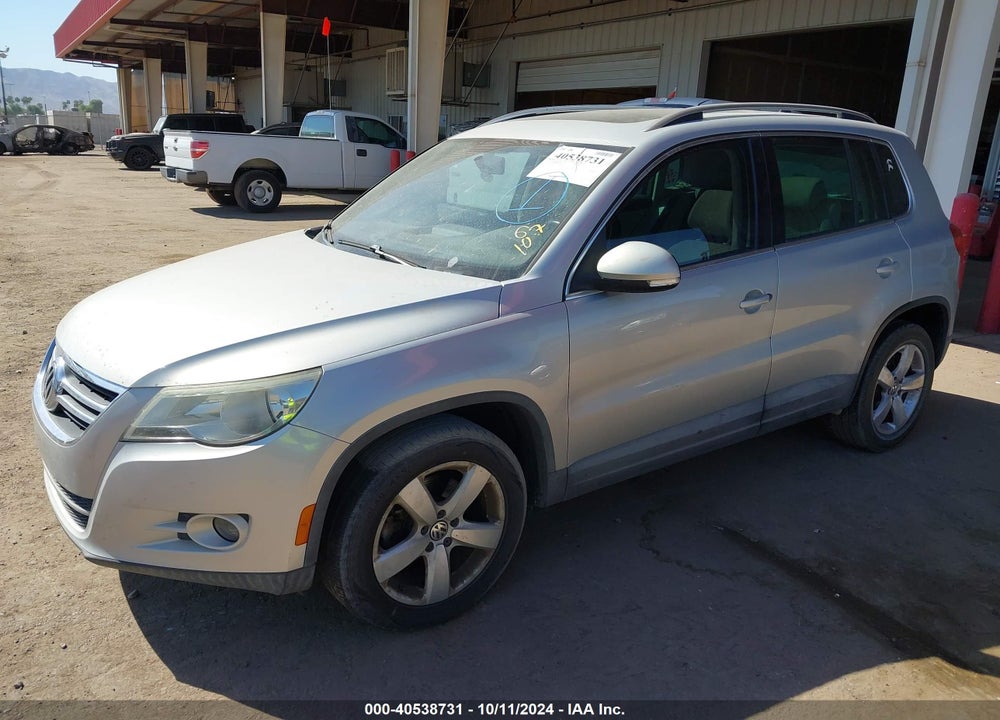2010 VOLKSWAGEN TIGUAN SE VIN: WVGAV9AX1AW513080