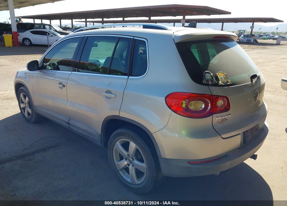 2010 VOLKSWAGEN TIGUAN SE VIN: WVGAV9AX1AW513080
