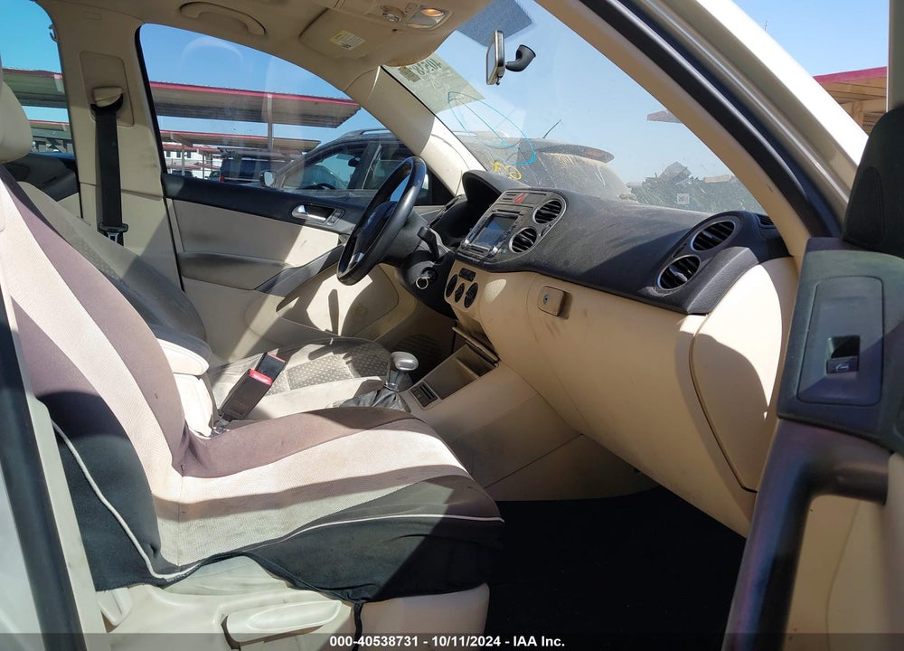 2010 VOLKSWAGEN TIGUAN SE VIN: WVGAV9AX1AW513080