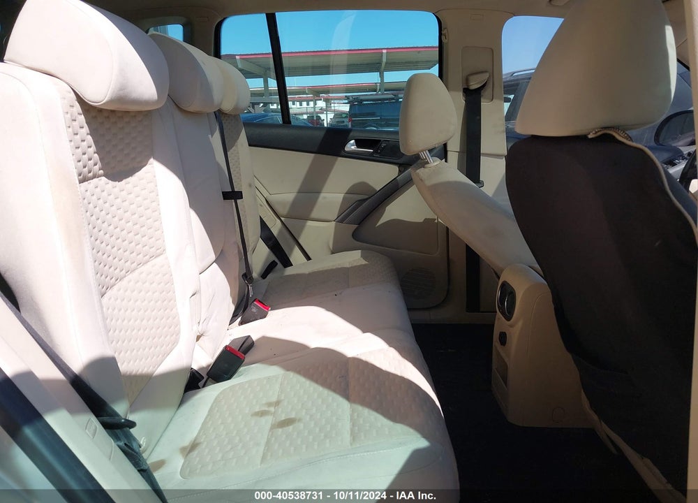 2010 VOLKSWAGEN TIGUAN SE VIN: WVGAV9AX1AW513080