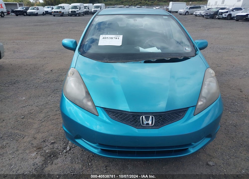 2013 HONDA FIT VIN: JHMGE8H30DC048257