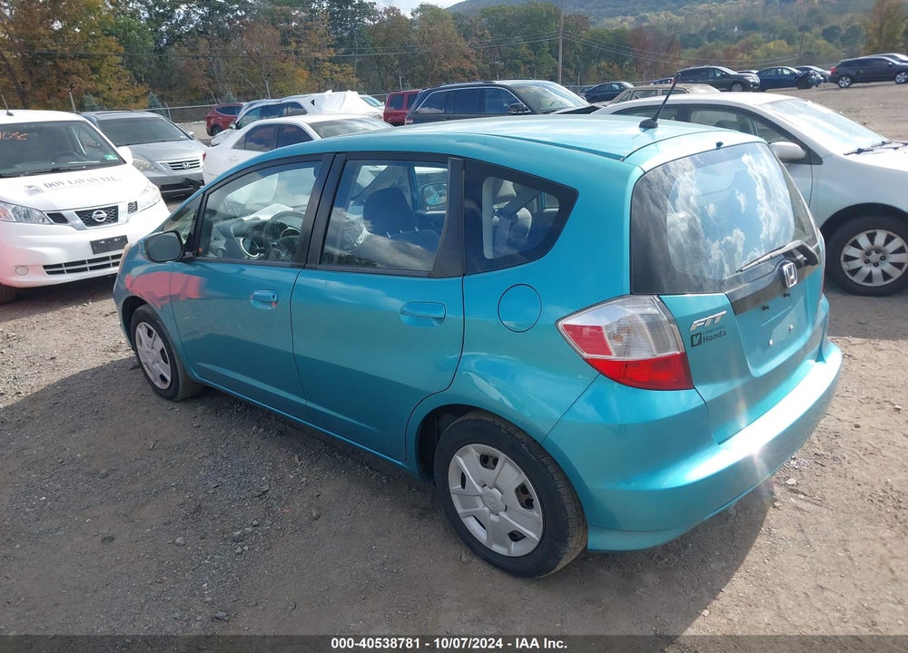 2013 HONDA FIT VIN: JHMGE8H30DC048257