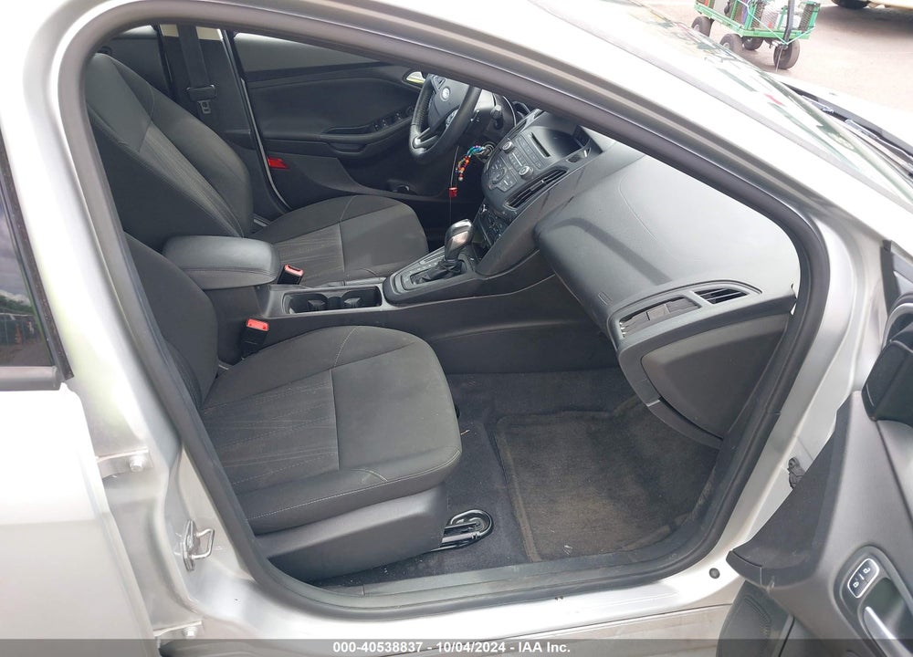 2015 FORD FOCUS SE VIN: 1FADP3F20FL262136