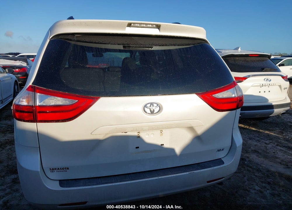 2015 TOYOTA SIENNA XLE 8 PASSENGER VIN: 5TDYK3DC4FS558894