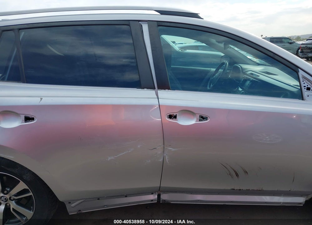 2018 TOYOTA RAV4 XLE VIN: 2T3WFREV9JW475726