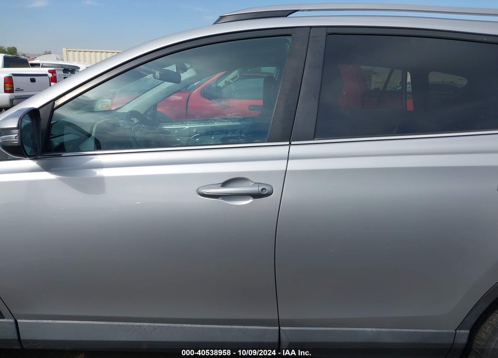 2018 TOYOTA RAV4 XLE VIN: 2T3WFREV9JW475726