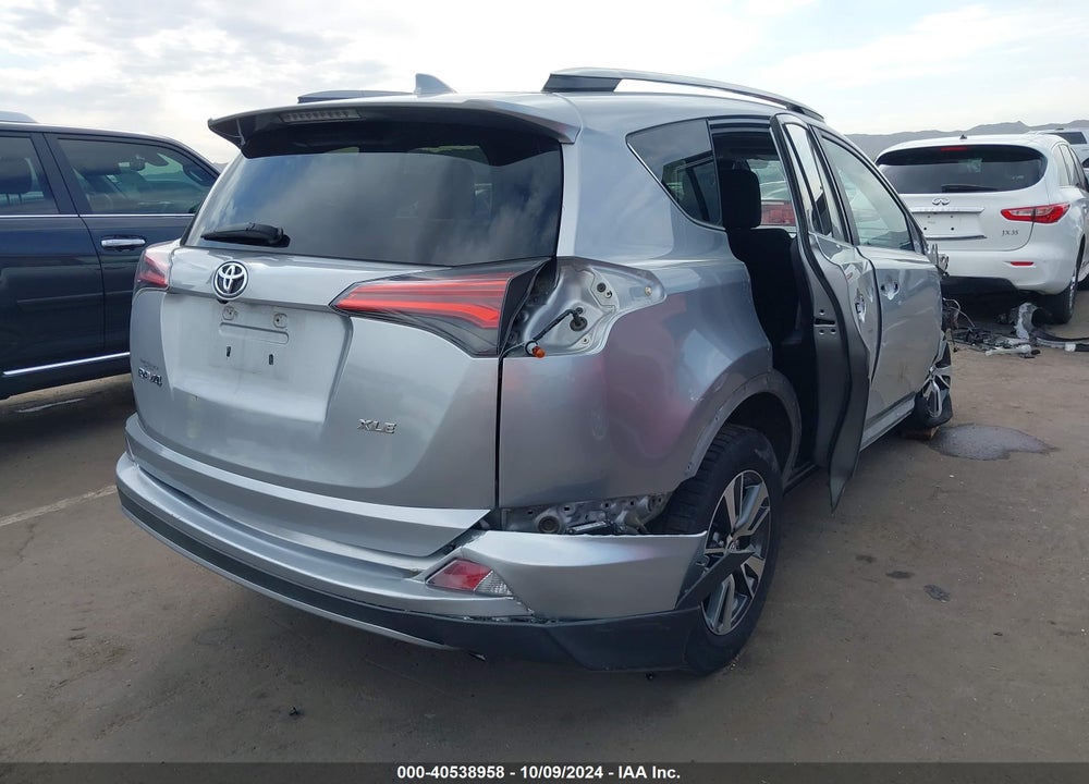 2018 TOYOTA RAV4 XLE VIN: 2T3WFREV9JW475726