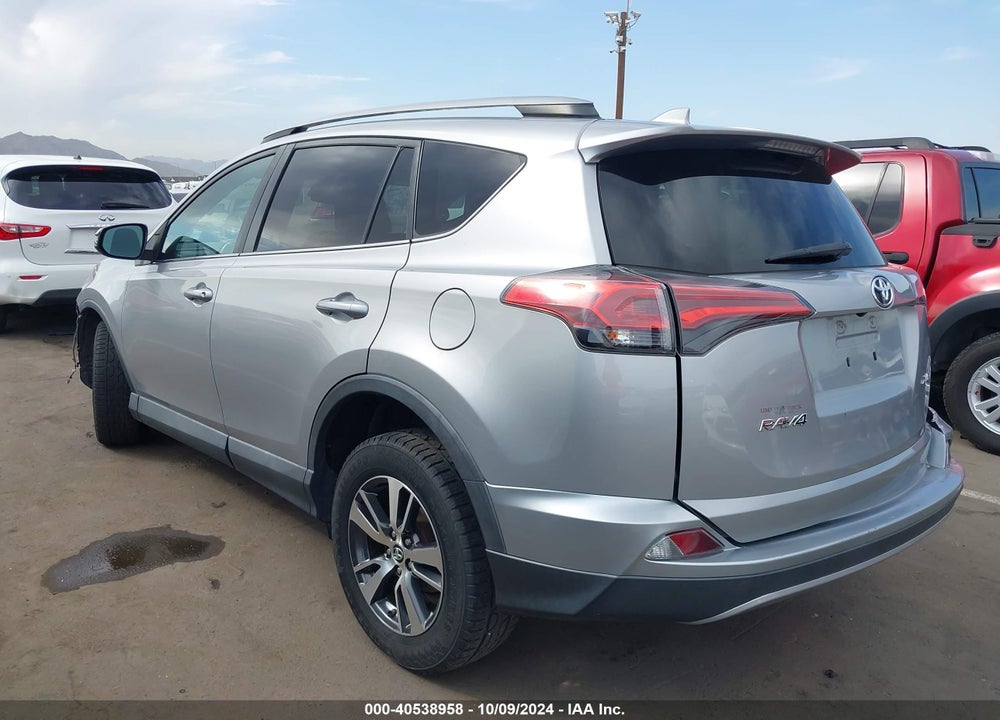 2018 TOYOTA RAV4 XLE VIN: 2T3WFREV9JW475726