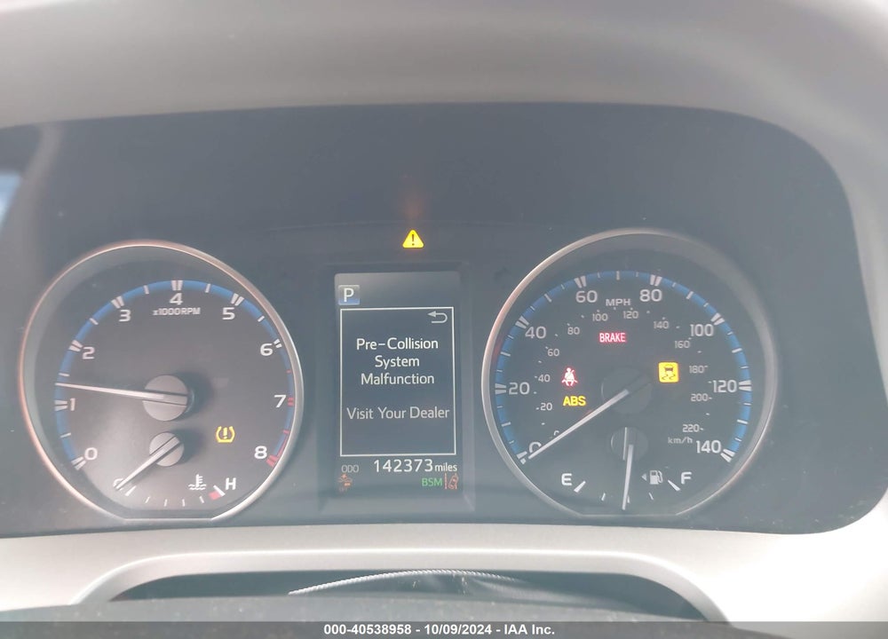 2018 TOYOTA RAV4 XLE VIN: 2T3WFREV9JW475726
