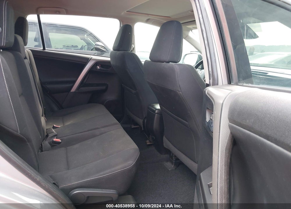 2018 TOYOTA RAV4 XLE VIN: 2T3WFREV9JW475726