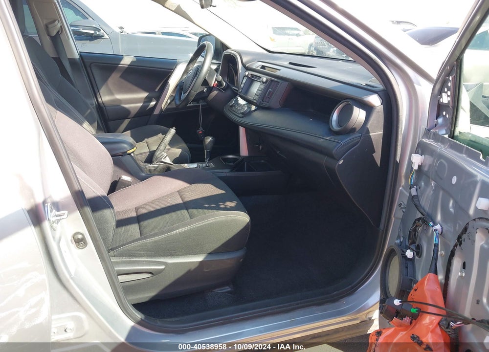 2018 TOYOTA RAV4 XLE VIN: 2T3WFREV9JW475726