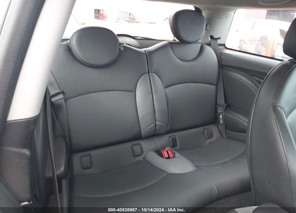 2007 MINI COOPER VIN: WMWMF33577TL68531