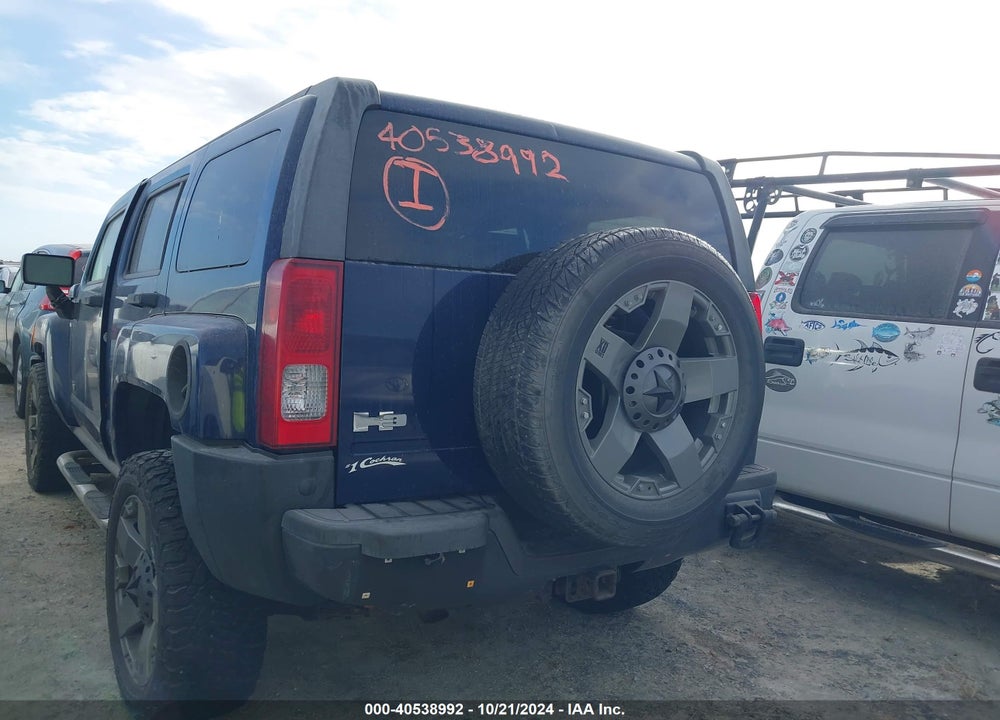 2009 HUMMER H3 SUV VIN: 5GTEN13E998102358