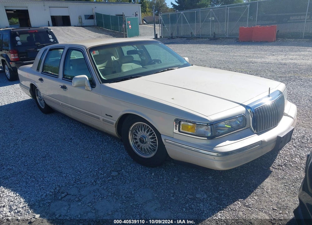 1997 LINCOLN TOWN CAR SIGNATURE VIN: 1LNLM82W3VY680840
