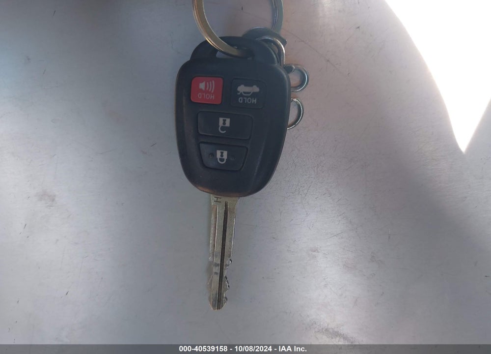 2019 TOYOTA COROLLA LE VIN: 5YFBURHE5KP864875