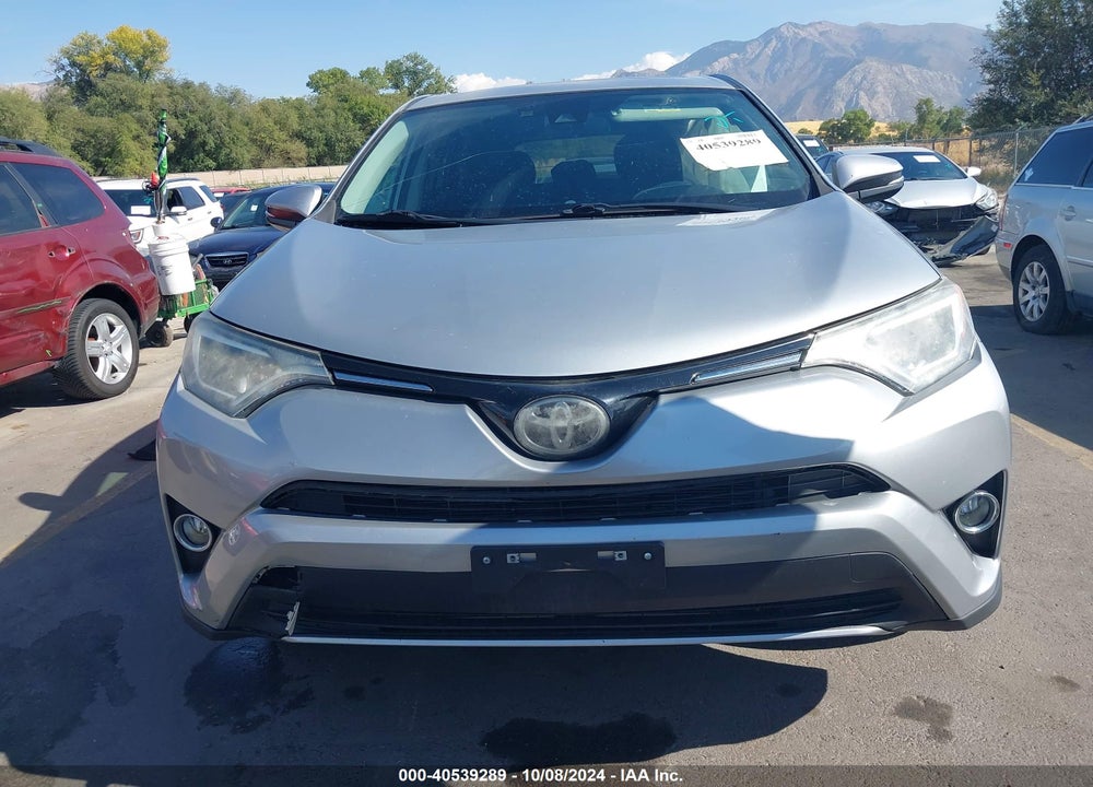 2018 TOYOTA RAV4 XLE VIN: 2T3RFREV8JW807989