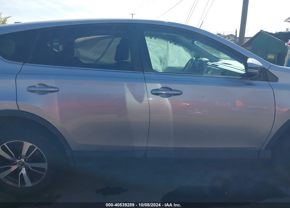 2018 TOYOTA RAV4 XLE VIN: 2T3RFREV8JW807989