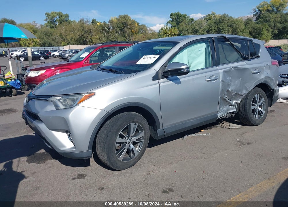 2018 TOYOTA RAV4 XLE VIN: 2T3RFREV8JW807989