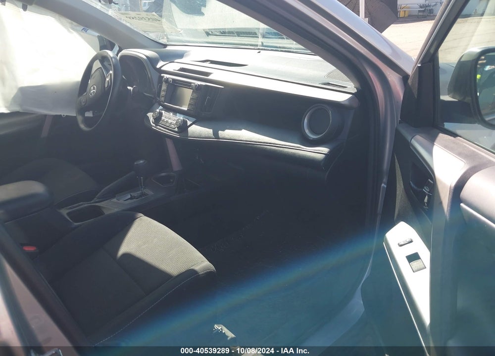 2018 TOYOTA RAV4 XLE VIN: 2T3RFREV8JW807989
