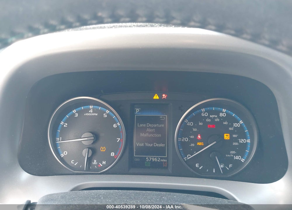 2018 TOYOTA RAV4 XLE VIN: 2T3RFREV8JW807989