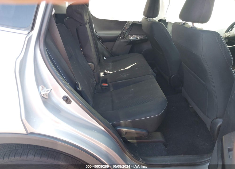 2018 TOYOTA RAV4 XLE VIN: 2T3RFREV8JW807989